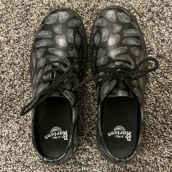 Doc Martens Women’s Size 10 Distorted Leopard style 27686 Oxford Shoes - Picture 3 of 6
